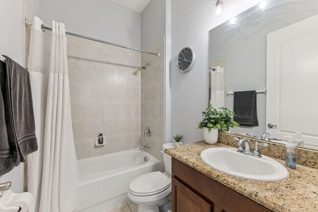 Building Photo - Updated 2/2 with attached 1 car garage right in Baldwin Park!