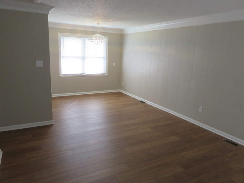 Building Photo - 1621 Dearborn Dr