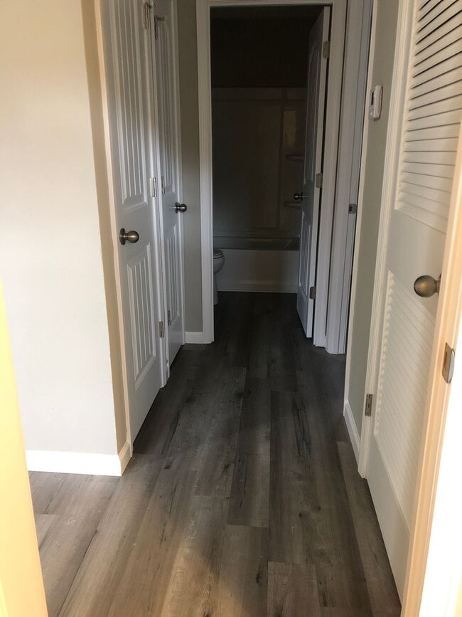 Building Photo - Beautifully Renovated Two Bedroom Apartmen...