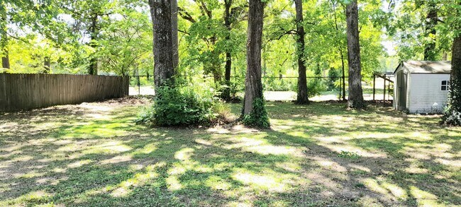Building Photo - 4906 Golfview Dr