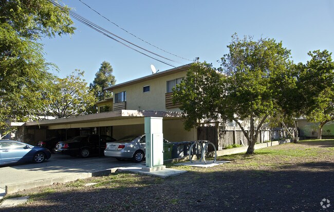 Primary Photo - 3442 Santa Clara Ave
