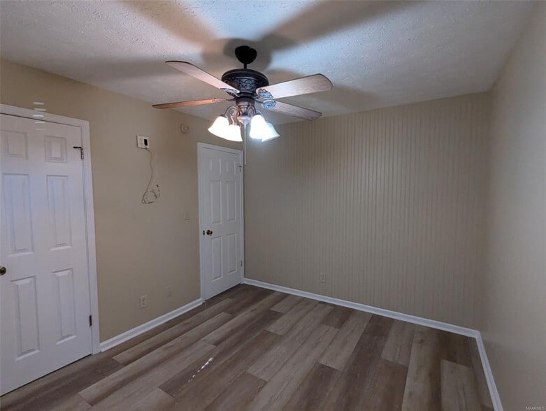 Building Photo - 6885 Brownwood Ln
