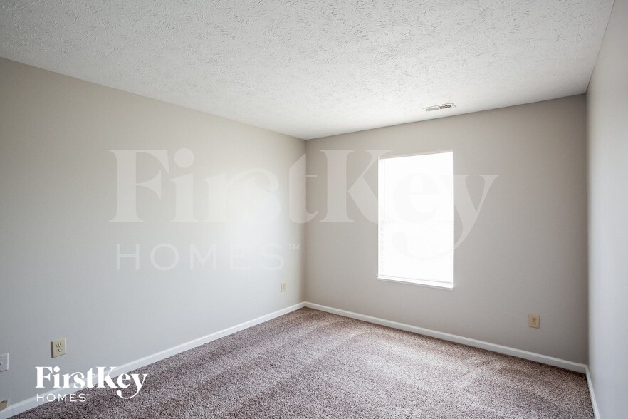 Building Photo - 6802 N Denton Ct