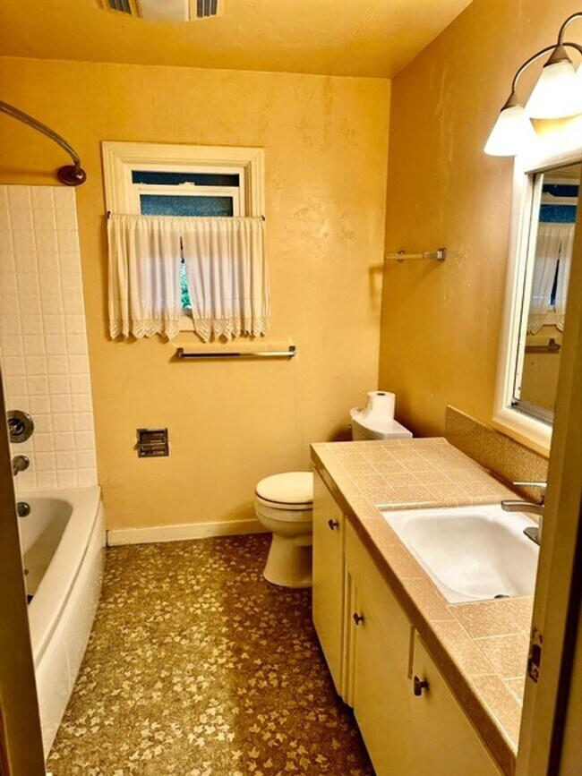Building Photo - 2 Bedroom/1 Bathroom Home, Peaceful Country Setting on Shared Property