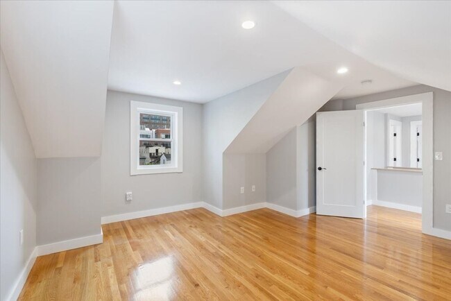 Building Photo - 151 Clark St