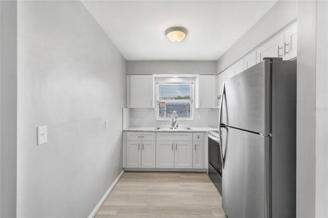 Building Photo - 250 Rosery Rd NW