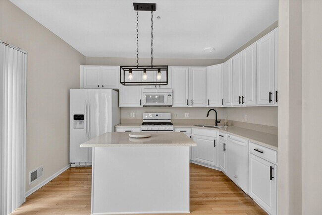 Building Photo - 379 Cherry Orchard Rd