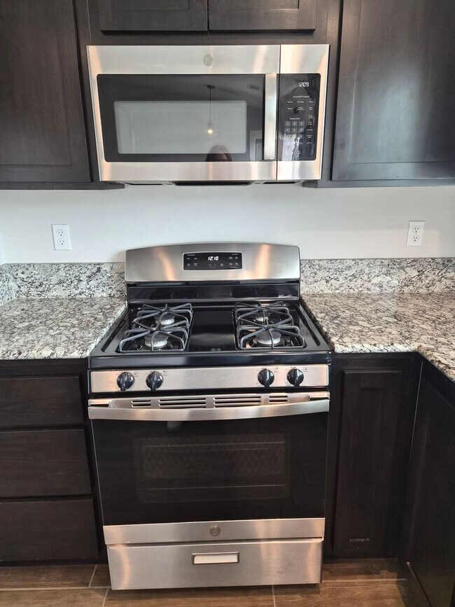 Building Photo - House for Rent