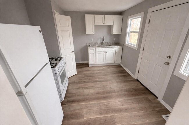 Building Photo - 3526-28 E 9th Ave