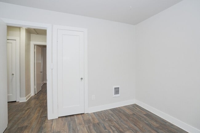 Building Photo - Prime Fircrest Location — Comfortable 2-Bedroom Home for Rent