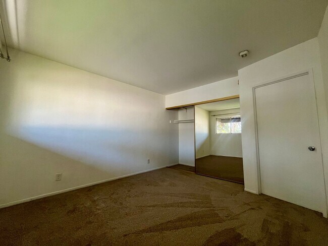 Building Photo - 382 Miraleste Dr