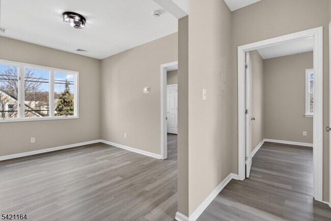 Building Photo - 378 Grand St