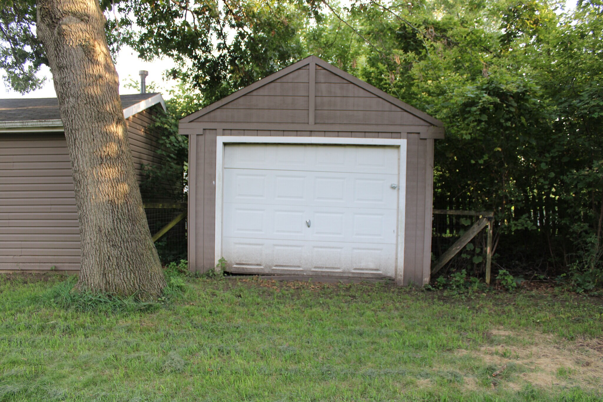 Building Photo - 2807 Benjamin Dr