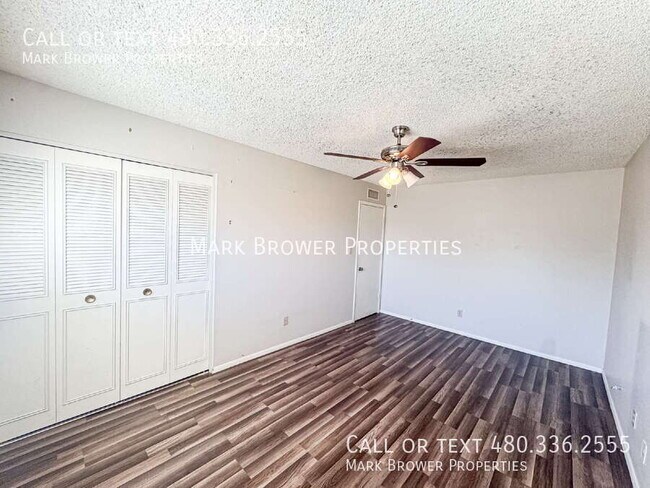 Building Photo - 910 E La Jolla Dr