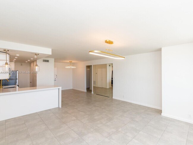 Building Photo - 1000 West Ave