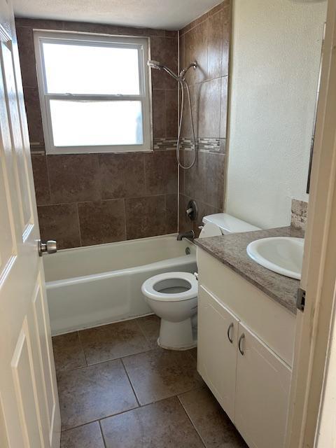 Building Photo - 1307 W Palm Dr