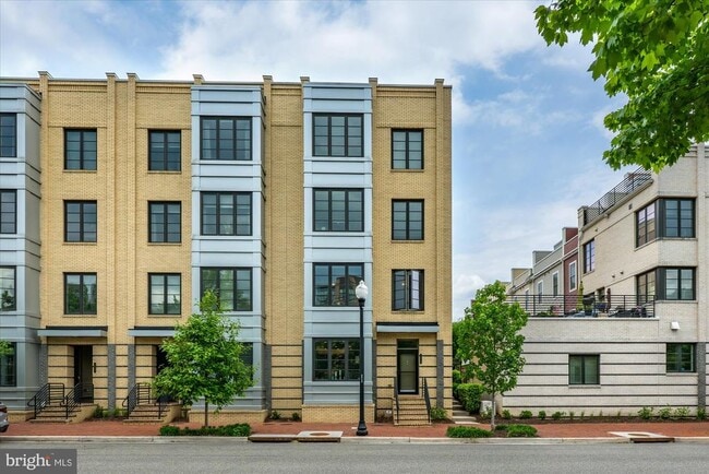Building Photo - 1316 Main Line Blvd