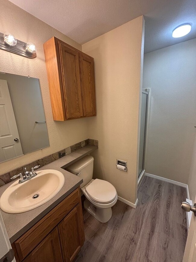 Building Photo - 13th St Townhome