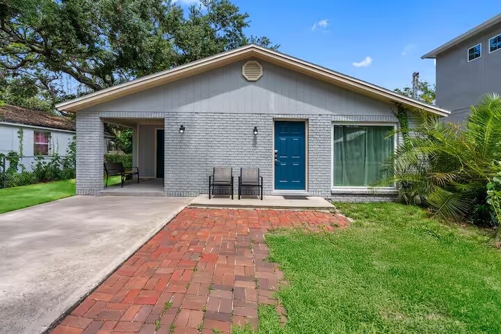 Primary Photo - 6208 S Elberon St