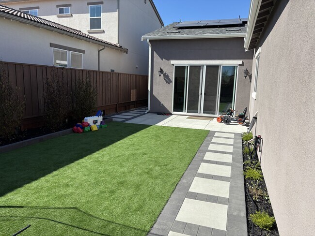 Building Photo - 594 Santa Lucia Wy