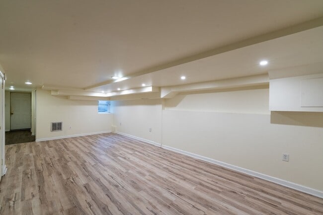 Building Photo - 3-Bedroom, 2-Bathroom in Brewers Hill