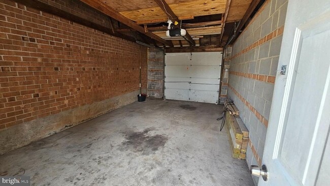 Building Photo - 328 Rees Dr