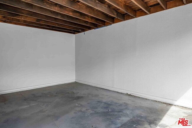 Building Photo - 11575 Riverside Dr