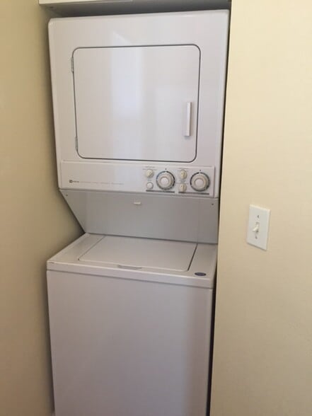 Washer & Dryer - 871 A Dowdell Ln