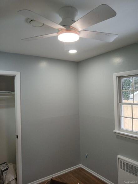 Building Photo - 8 Dee Pl