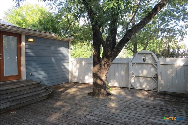 Building Photo - 202 S Mesquite St