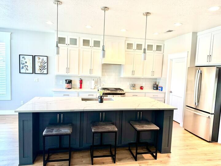 Building Photo - 12100 W Hollandale Dr