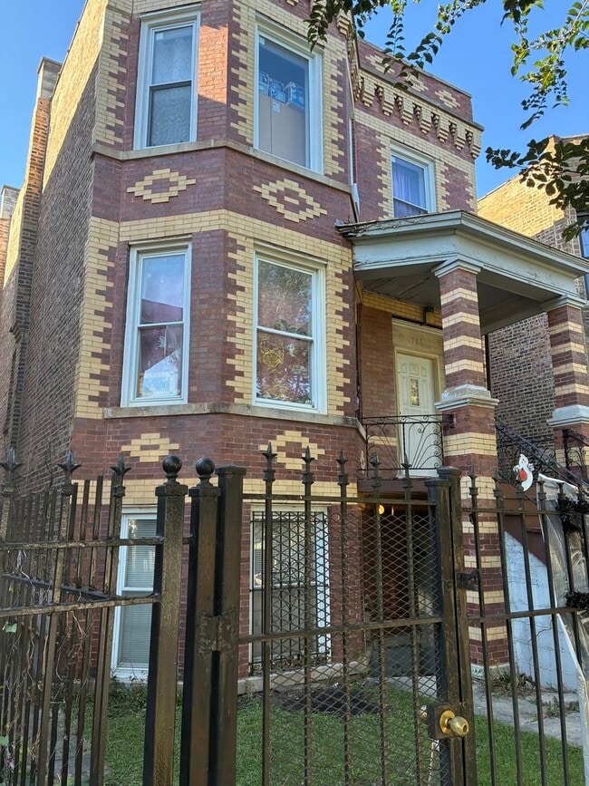 Primary Photo - 1706 N Springfield Ave
