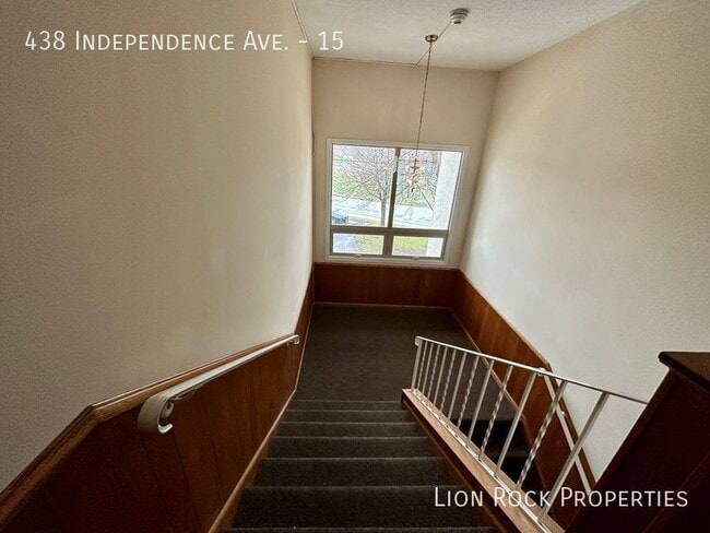 Building Photo - Charming Two Bedroom with Balcony in Quiet...