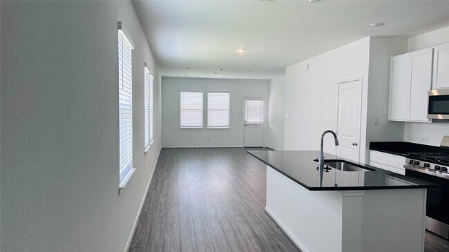 Building Photo - 18023 Lasso Mls Dr