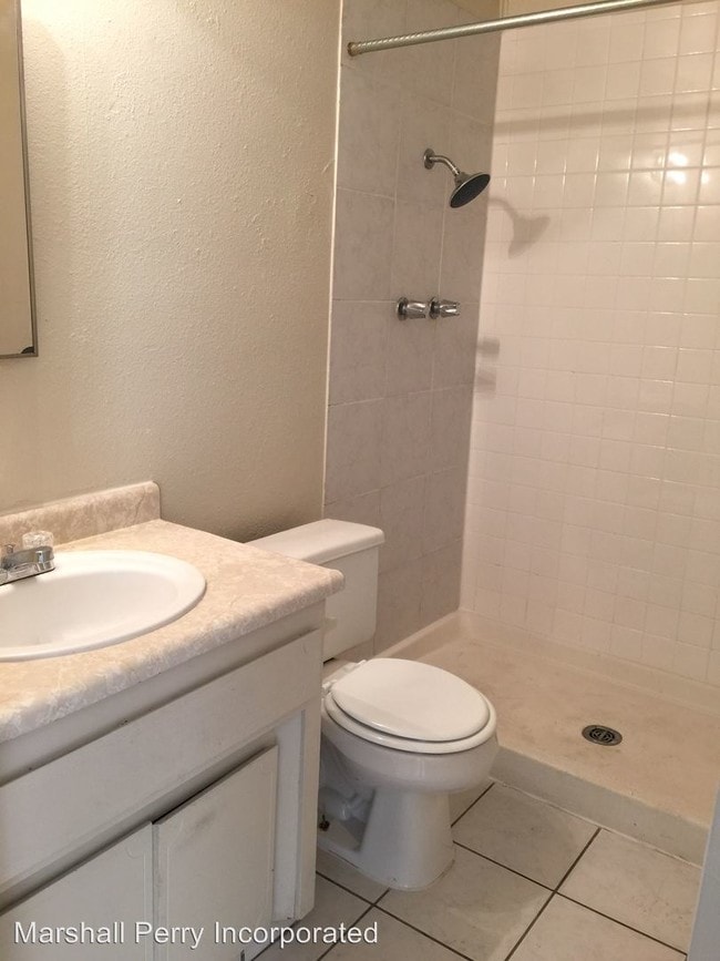 Building Photo - 620 Paradise Rd