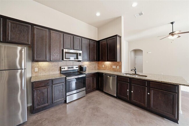 Building Photo - 533 Jack Rabbit Ln
