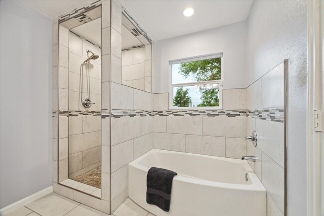 Building Photo - 3402 Fox Ct