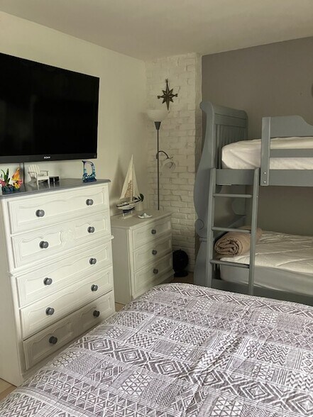 Guest Room - 883 Weirs Blvd