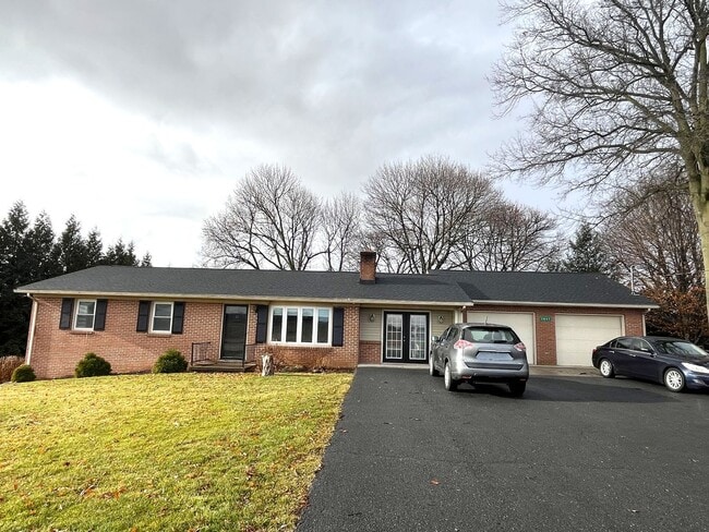 Building Photo - Beautifully Renovated Single-Family Ranch – 3 Beds, 2 Baths