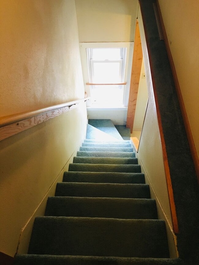 Building Photo - 305 Maryland St