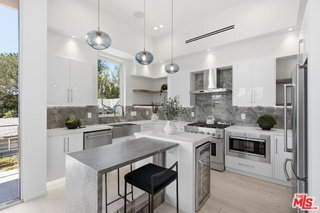 Building Photo - 2311 Cove Ave
