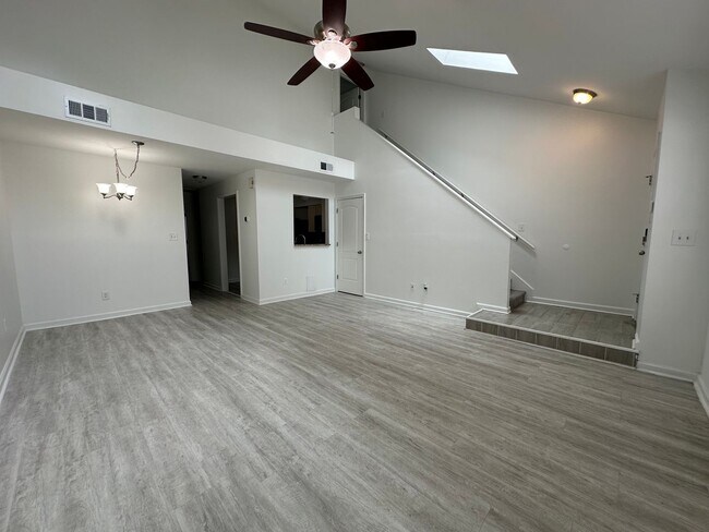 Building Photo - 61 Riverchase Dr