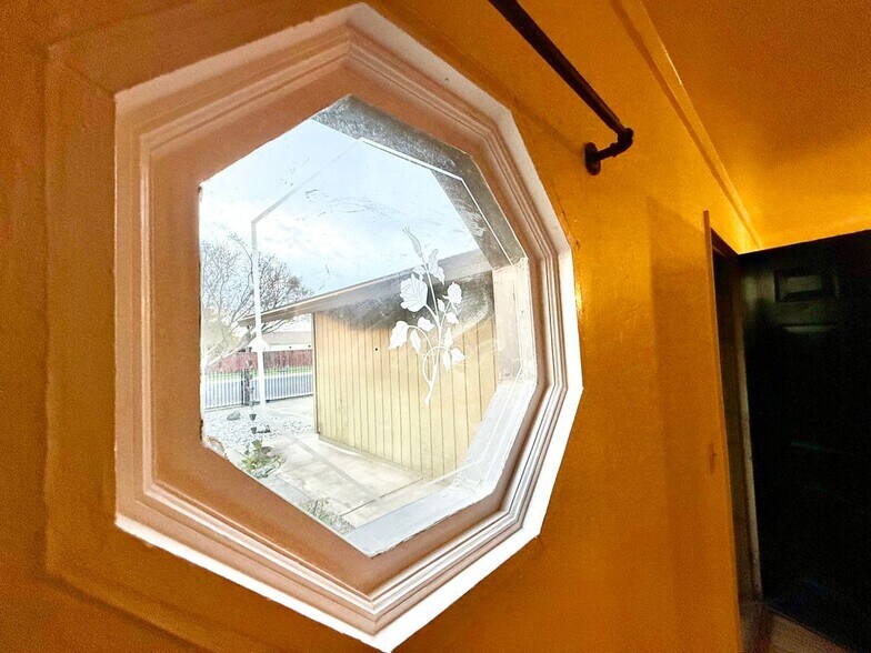 Building Photo - 482 Aztec Ln