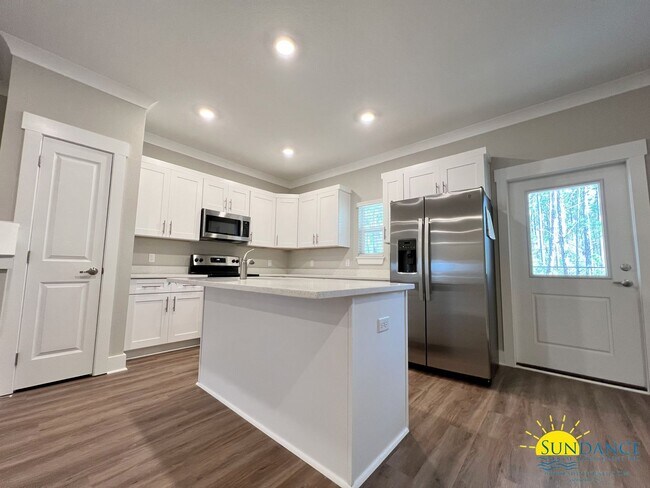 Building Photo - Beautiful 3 Bedroom 2.5 Bathroom Townhome with Garage!