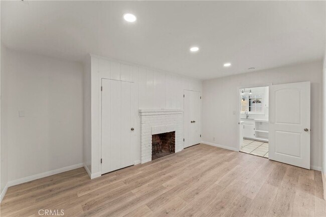 Building Photo - 14722 Strathern St