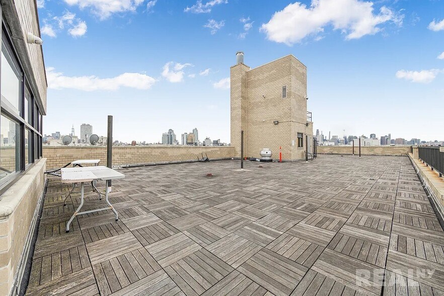 Building Photo - 525 Union Ave