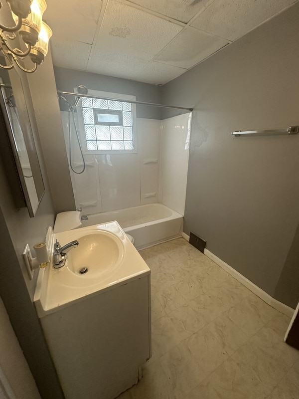 Building Photo - 4014 Woodbridge Ave