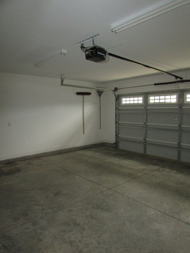 Building Photo - This property is located at The Villages at Mariner's Pointe - 3 Bedrooms  2 Baths  with 2 Car Ga...