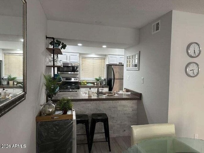 Building Photo - 7436 E Chaparral Rd