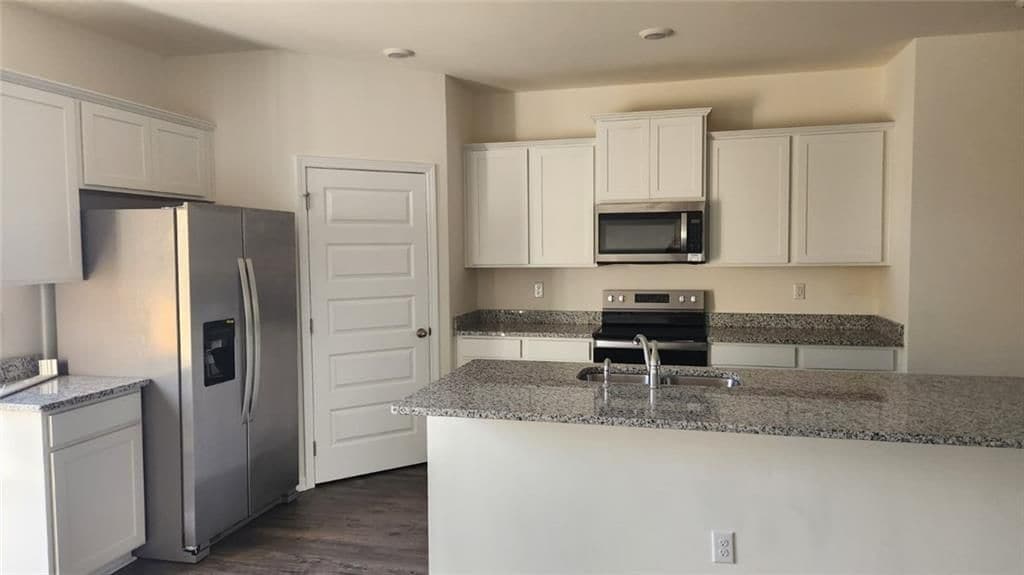 Building Photo - 969 Cades Walk